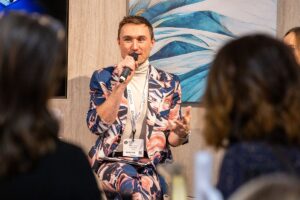 Hotel Designs editor Hamish Kilburn hosting a panel discussion at HIX23