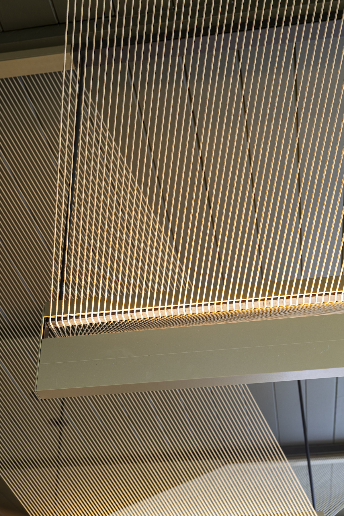 String-like lighting in woven style